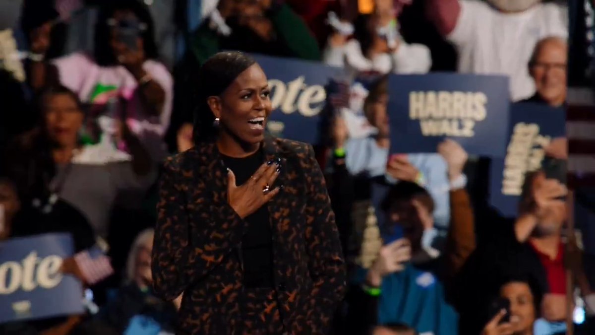 Donald Trump would really hate it if you RTed this HISTORICALLY huge standing ovation Michelle Obama is getting in Michigan right now! So you know what to do…