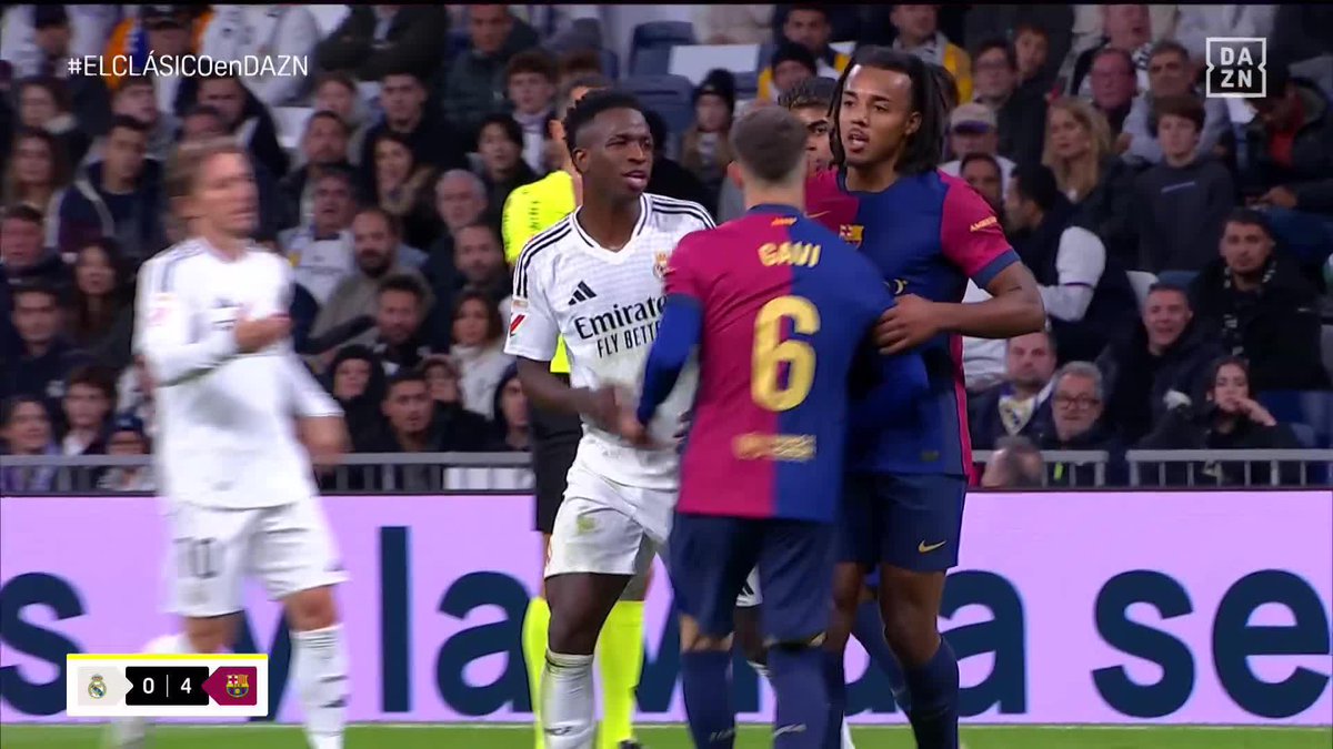 💥 IMAGEN DAZN 💥 El momento de tensión entre Gavi y Vinícius 🔥 #ELCLASICOenDAZN ⚽