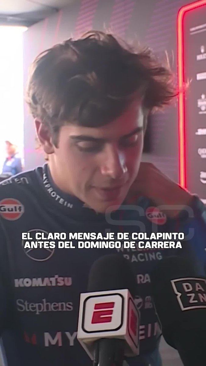 Franco 🇦🇷 sobre el coche.
