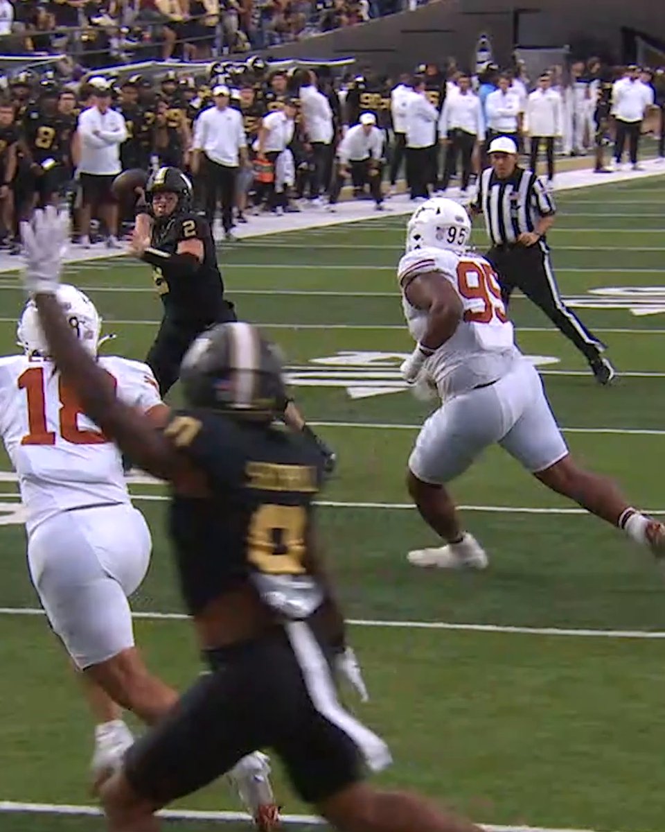 DIEGO PAVIA THREADS THE NEEDLE ON 4TH DOWN 🎯😱 Vanderbilt Football | #SCtop10