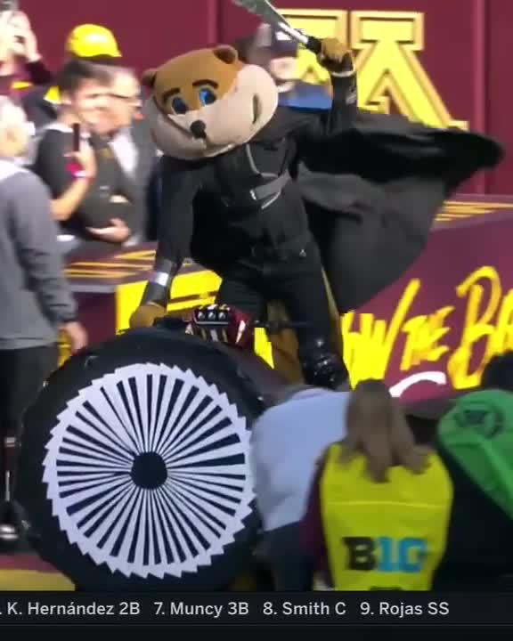 Safe to say Goldy is ready for Halloween 🎃 #B1GFootball x Minnesota Football