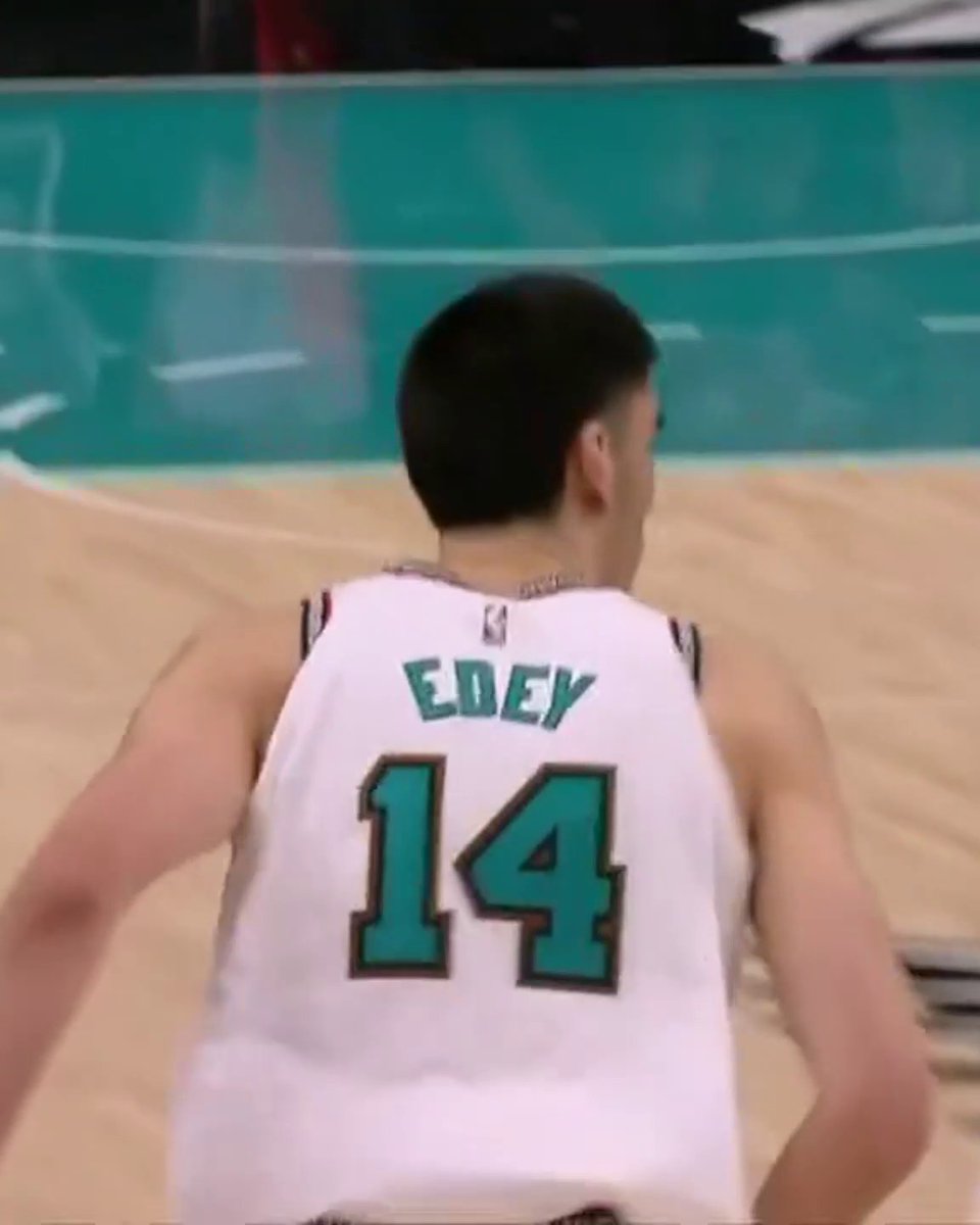 7'4 ZACH EDEY HITS HIS FIRST CAREER THREE 🔥