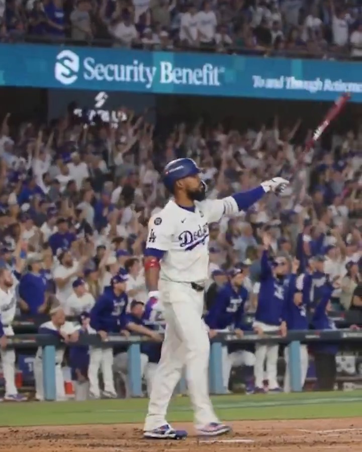 Teoscar Hernández hit the Buds with his 3rd-inning blast! Reply and tag @BudweiserUSA with #HitTheBuds for a chance to win a season’s worth of beer.