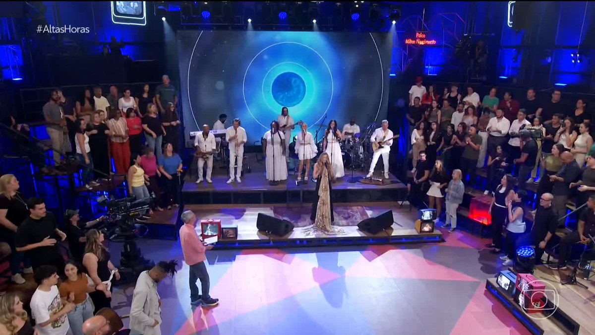 .Joss Stone cantando 'Teardrops' no palco do #AltasHoras ❤️