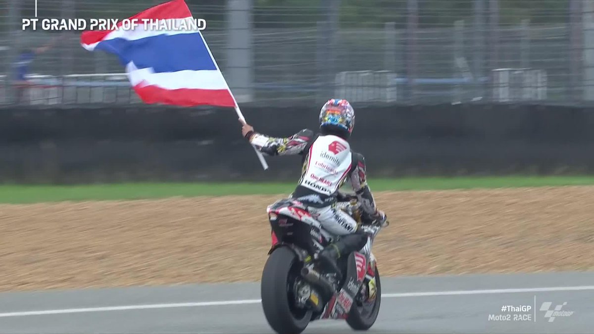 THE LOCAL HERO! 🇹🇭 Somkiat chantra from 13th to 4th! 👏 The next time Somkiat's here, he'll be a #MotoGP rider too! 🔥 #ThaiGP 🇹🇭