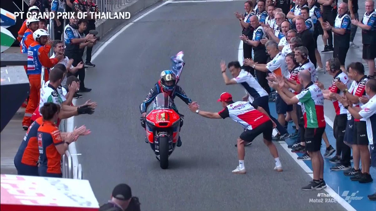 Nothing but respect from the #MotoGP paddock 🤝 Ai Ogura gets congratulated as he arrives to parc ferme 👏 #GoldenAi 🏆 | #ThaiGP 🇹🇭