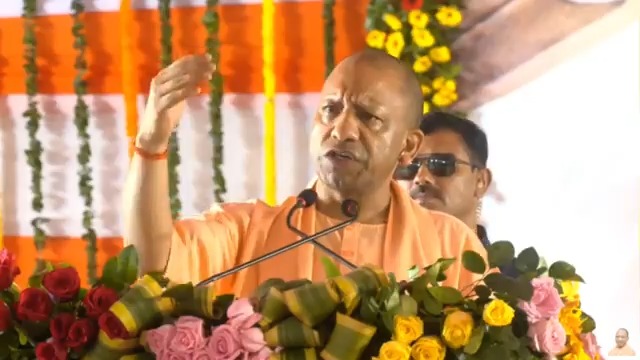 मैं आश्वस्त करता हूं... जो भी संस्कृत में विशिष्ट शोध की थीसिस लिखेंगे, कुछ अच्छा कार्य करेंगे, उन सभी आचार्यों और छात्रों को हम स्कॉलरशिप देने की घोषणा करने जा रहे हैं...