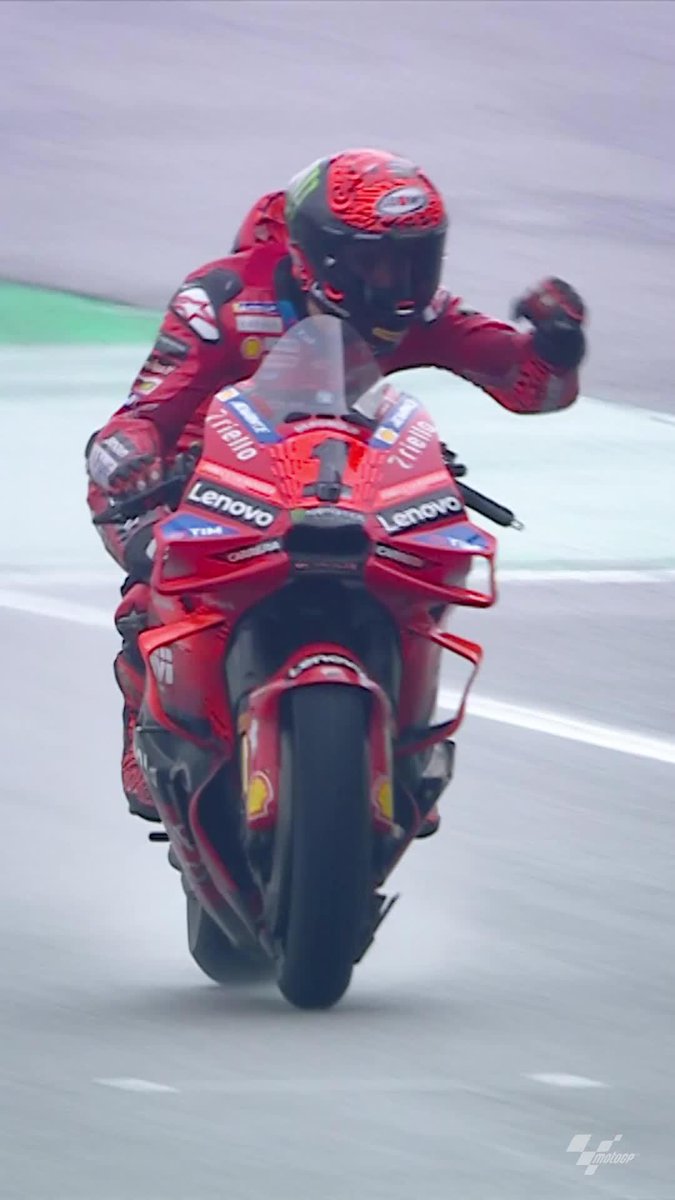 Tricky conditions? 🌧️ No probs for the World Champ 😎 Pecco Bagnaia secures an important win in Buriram and claws back some crucial points for the title fight 🏆 #ThaiGP 🇹🇭