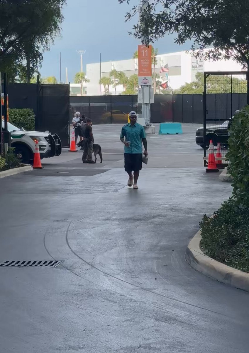 Dolphins QB Tua Tagovailoa is back. He will start today vs. Cardinals for 1st time since his Week 2 concussion.