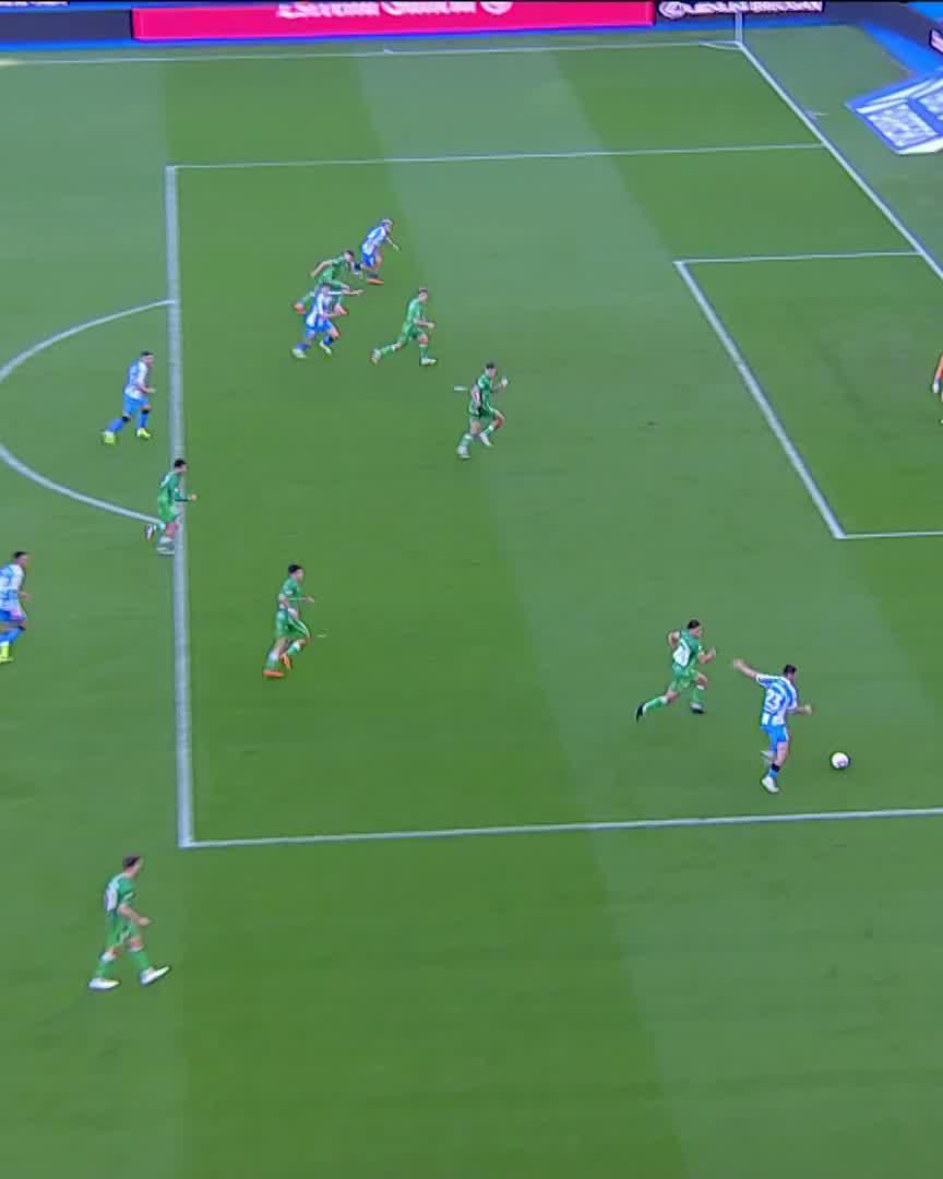 ¡Qué locura, Jokin Ezkieta! 🤯 El paradón del guardameta del Real Racing Club. ⛔ RT si es la parada de la jornada. #LALIGAHYPERMOTION #LALIGAHighlights #DéporRacing