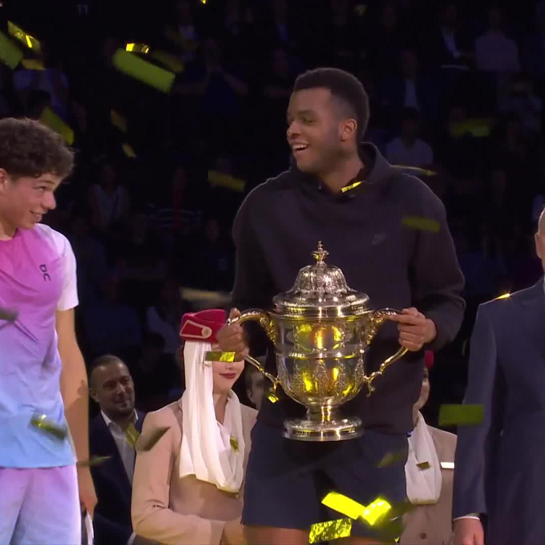 Avant Bâle, Giovanni Mpetshi restait sur 8 défaites en 10 matchs. Puis le tournoi arrive, et la, niveau de jeu XXL. ✅ Duckworth 🇦🇺 7-6 6-3 ✅ Auger Aliassime 🇨🇦 6-1 7-6 ✅ Shapovalov 🇨🇦 6-7 6-3 7-6 ✅ Rune 🇩🇰 7-6 6-4 ✅ Shelton 🇺🇸 6-4 7-6 BRAVOOO