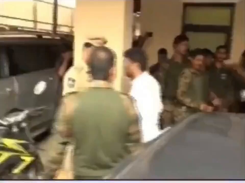 నాలిక మడతపెట్టి మరీ ఒక దళిత నాయకుడిని ఒకసారి ఎంపీ , ఒక సారి ఎమ్మెల్యేల అయిన Balka Suman ను గుంజి పడేయాల్సిన అవసరం ఏం వచ్చింది