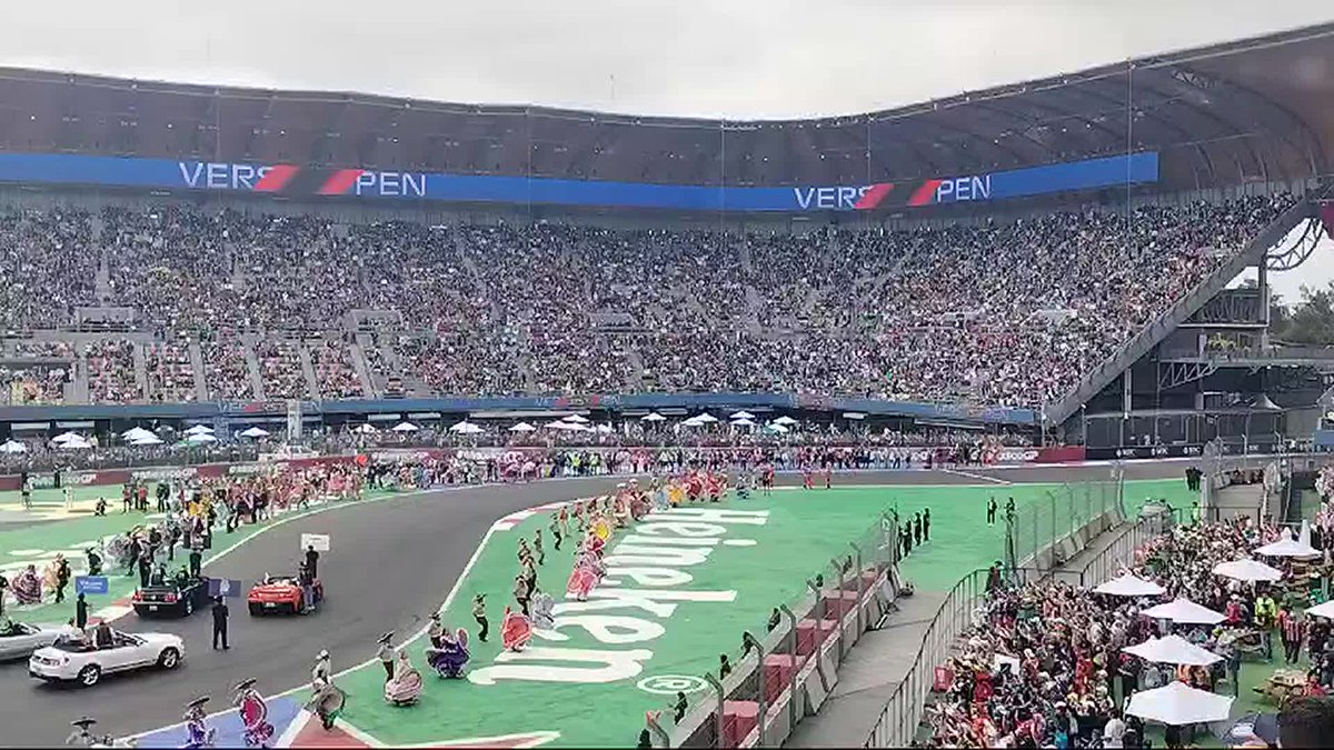 SE CAYÓ EL RECINTO CON CHECO PÉREZ 🇲🇽 Y es que no podía ser para menos, el piloto mexicano fue el más ovacionado. 📽️ Aislinn Arcos #F1xFSMX #MexicoGP