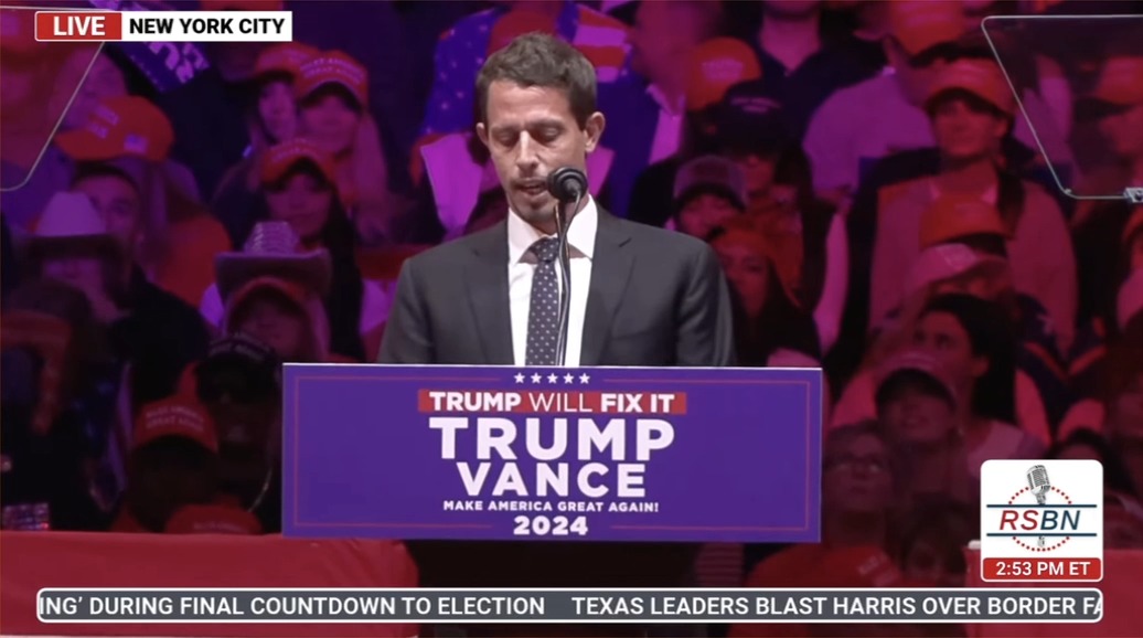 Trump rally speaker: “There’s literally a floating island of garbage in the middle of the ocean right now. I think it’s called Puerto Rico”