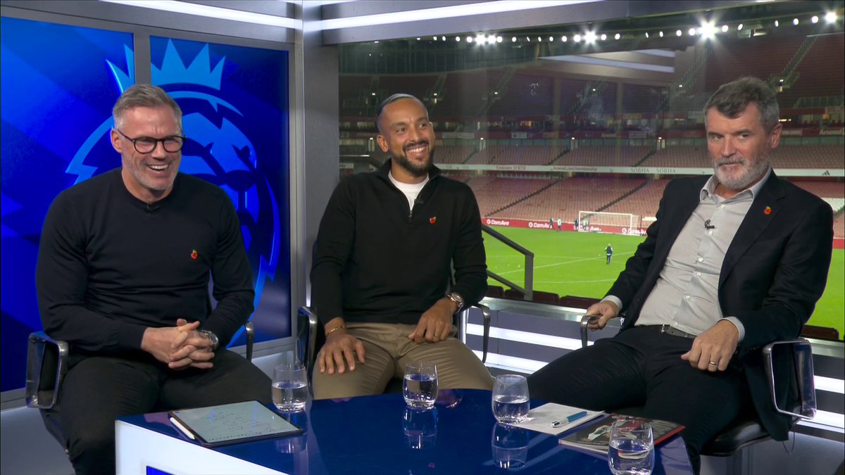 Carragher: " Gerrard is the greatest player to play for the club cause he stayed there for his whole career" Roy Keane : "You want loyalty, get yourself a dog"