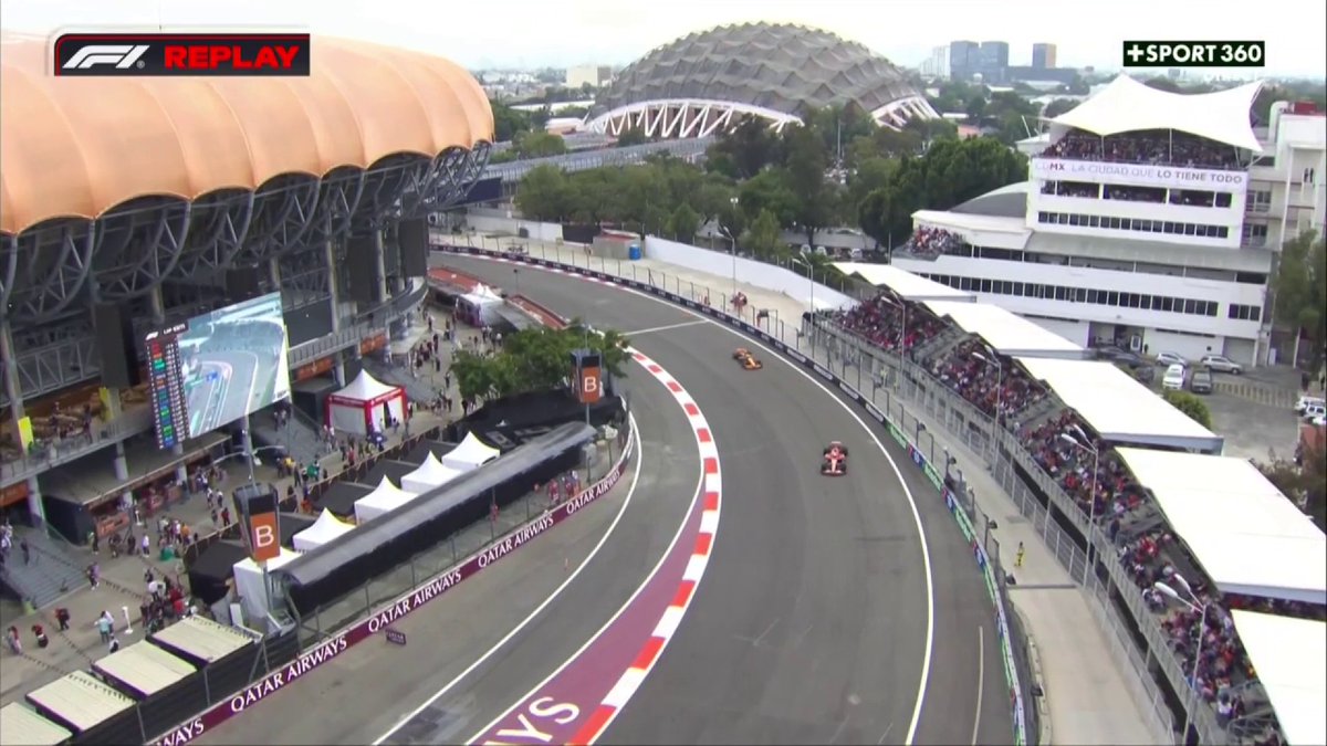 🔙 REPLAY 🔙 L'énorme coup de raquette dans le dernier virage pour Charles Leclerc qui lui coûte la 2e place ! (📽️ CANAL+ F1®) #F1 #MexicoGP