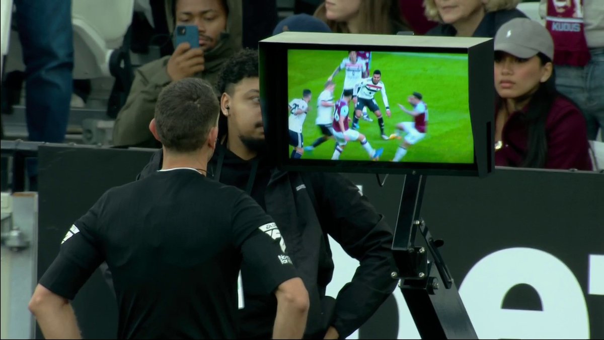 "I really did think he would stick with his on-field decision" Dermot Gallagher says that he was 'surprised' that referee David Coote gave West Ham a penalty and questions why Michael Oliver sent him over to the VAR monitor ❌😮
