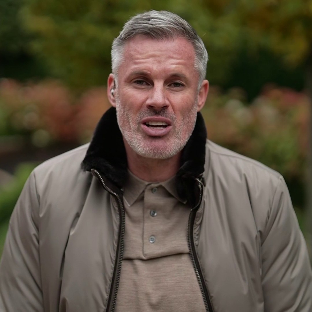"I'd give it to Gary Neville." 😂 Jamie Carragher shares who he thinks would be a good fit as manager at Manchester United 🔴
