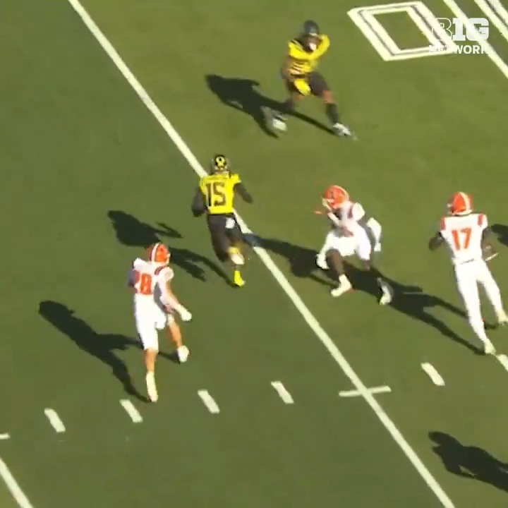 Tez Johnson is so electric โก๏ธ The star's highlight TD on No. 1 Oregon Football's opening drive is our Week 9 #B1GFootball ๐๐ก๐๐ฎ ๐ค๐ ๐ฉ๐๐ ๐๐๐๐ . ๐ Old Trapper Beef Jerky