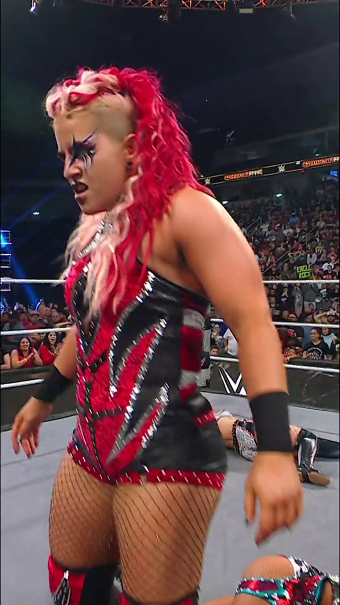 .@Zaria_WWE wasted no time in sending a message to the entire Women's Division! 😤 #HalloweenHavoc