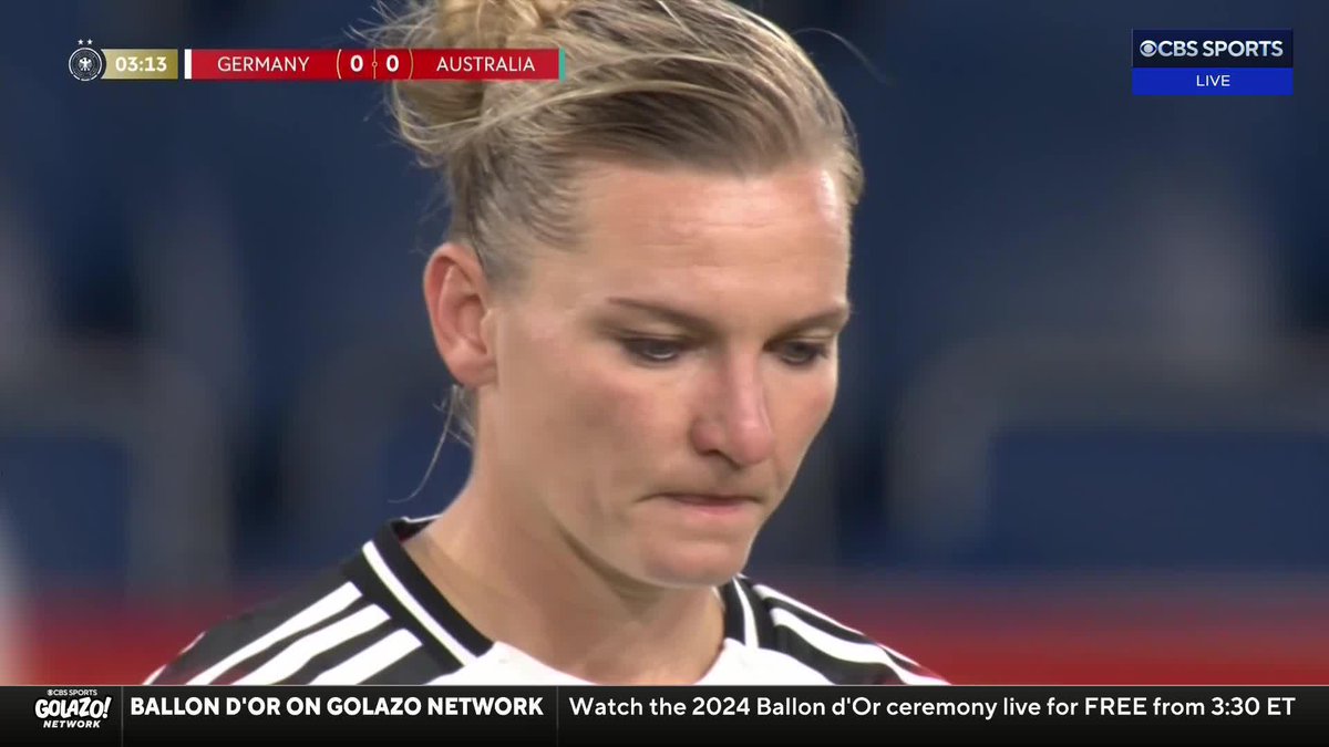Alexandra Popp officially exits her last international football match and receives a standing ovation 🥹🇩🇪