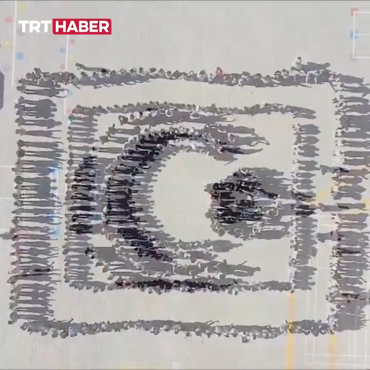 🇹🇷Cizreli öğrenciler Cumhuriyet’in 101. yılı için “ay-yıldızlı” koreografi oluşturdu.