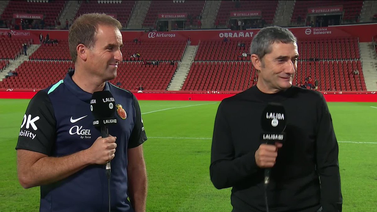 👏 Un lujo poder escuchar a los dos entrenadores. 👔 Jagoba Arrasate y Ernesto Valverde en el micrófono de Isabel Forner. #LALIGABroadcasters | #LALIGAEASPORTS