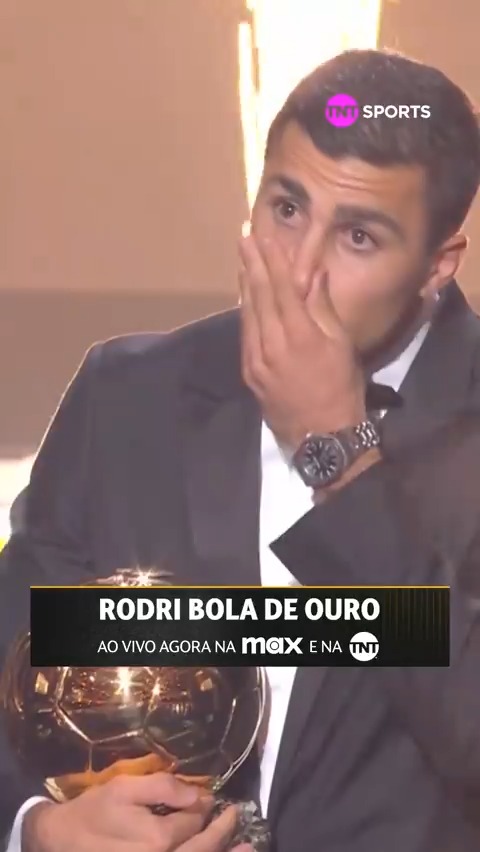 A gente querendo ou não, eis o BOLA DE OURO DE 2024: RODRI! 🏅🇪🇸 O volante espanhol não é responsável pela votação e um excelente jogador. Acompanhe a premiação AGORA, SÓ na TNT™ Brasil e na HBO Max Brasil ( #BolaDeOuroNaTNTSports