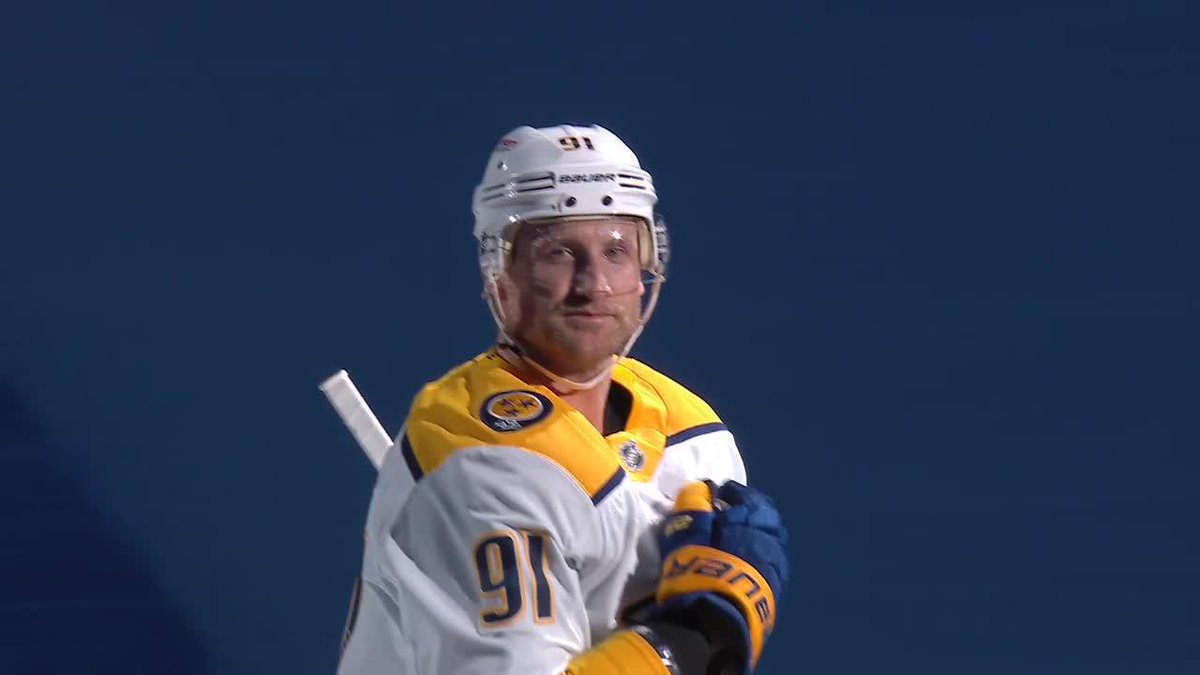 Tampa gives their former captain a long standing ovation 💙