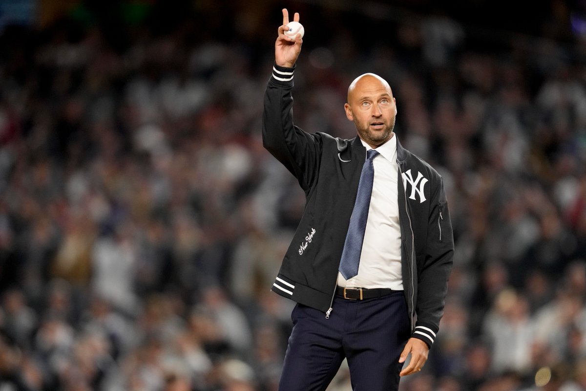 He didn't bounce it 🫡 Derek Jeter throws the first pitch ahead of #WorldSeries Game 3!
