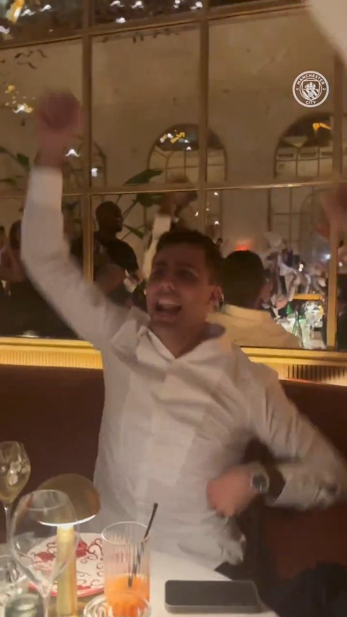 Rodri a fêté comme il se le doit son Ballon d’Or hier dans un restaurant parisien. 😁🌕