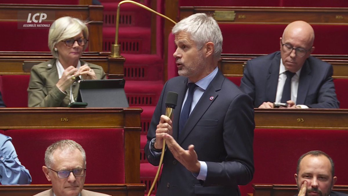 "Quand vous étiez président de la République, vous avez massacré les retraités" lance Laurent Wauquiez à François Hollande. "Vous ne pouvez pas avoir été une gauche qui aujourd'hui feignez de défendre les retraités et qui hier les avait massacrés" #PLFSS #DirectAN