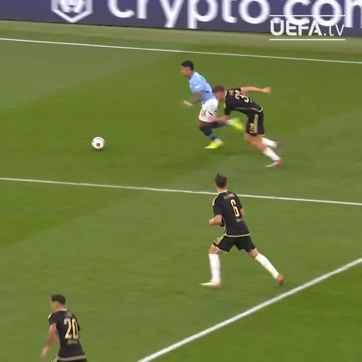 Savinho is a problem ⚠️ #UCL