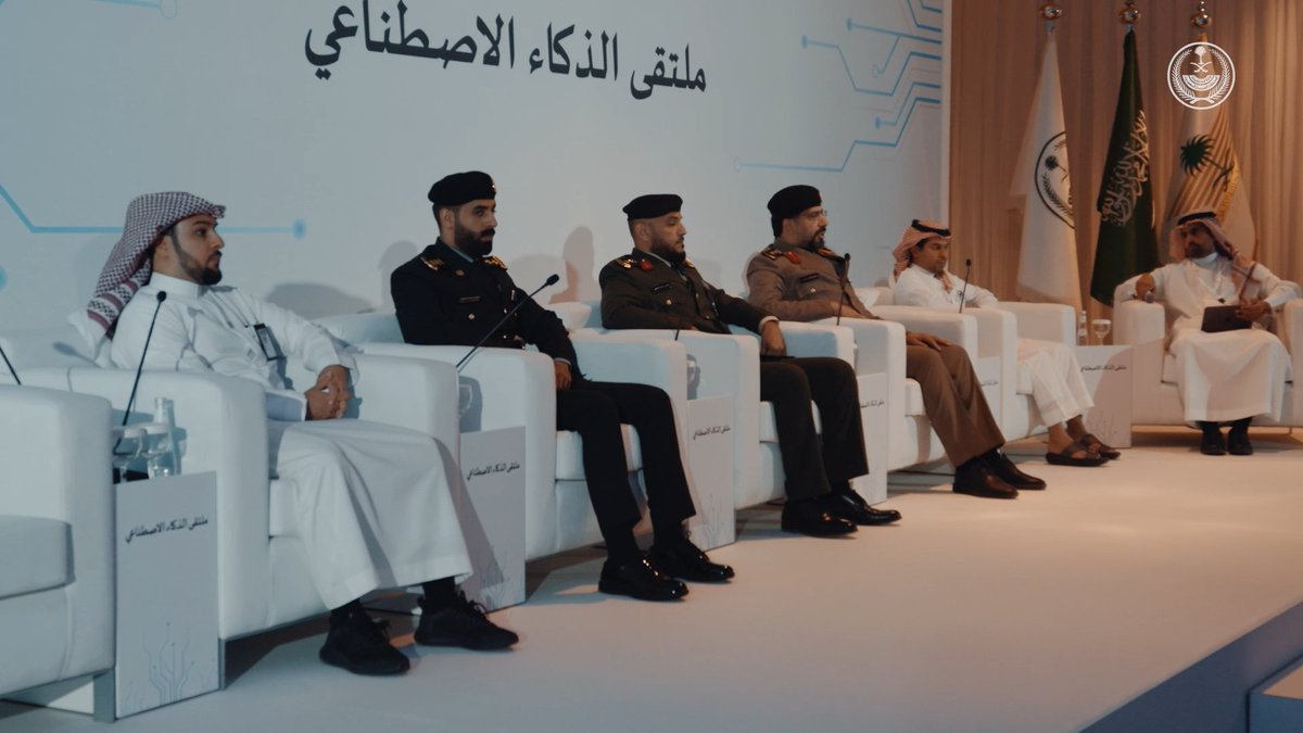 📹| تحت رعاية الأمير عبدالعزيز بن سعود .. مساعد وزير الداخلية لشؤون التقنية يشهد حفل ملتقى الذكاء الاصطناعي.