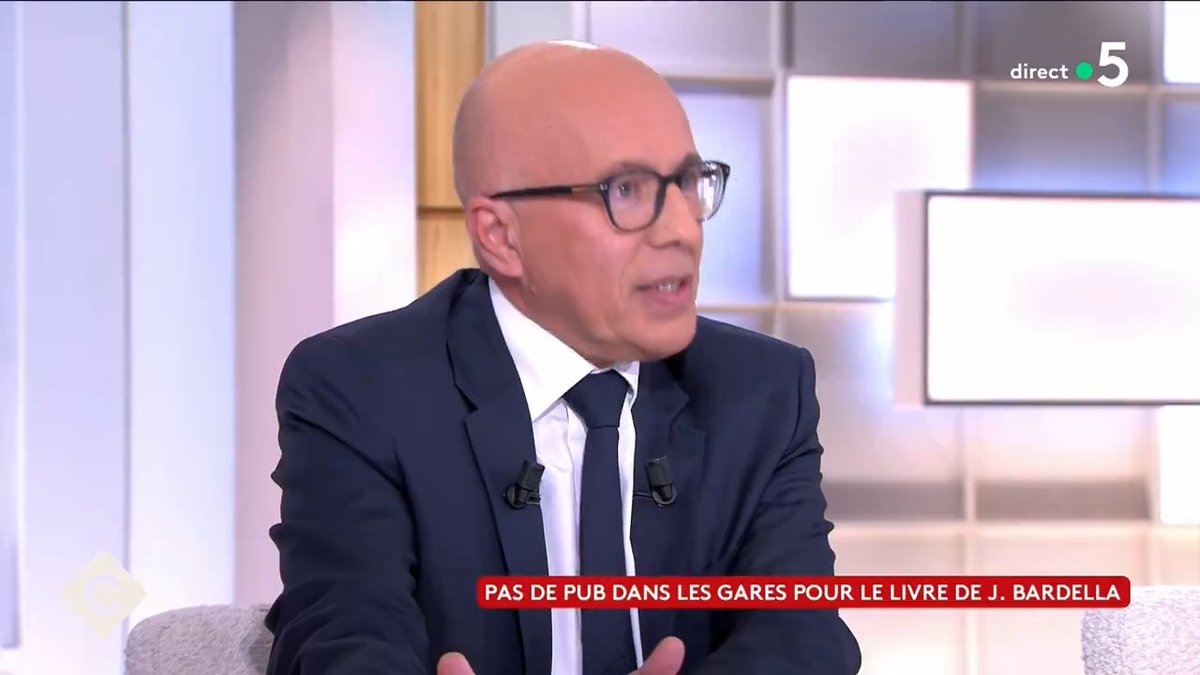 Pas de pub dans les gares pour le livre de J. Bardella : « Si ça avait été un livre écrit par Mélenchon, je ne crois pas qu’il aurait été censuré. » - Eric Ciotti « C’est interdit dans les conditions générales de vente de la société de transport. » - #PatrickCohen #CàVous