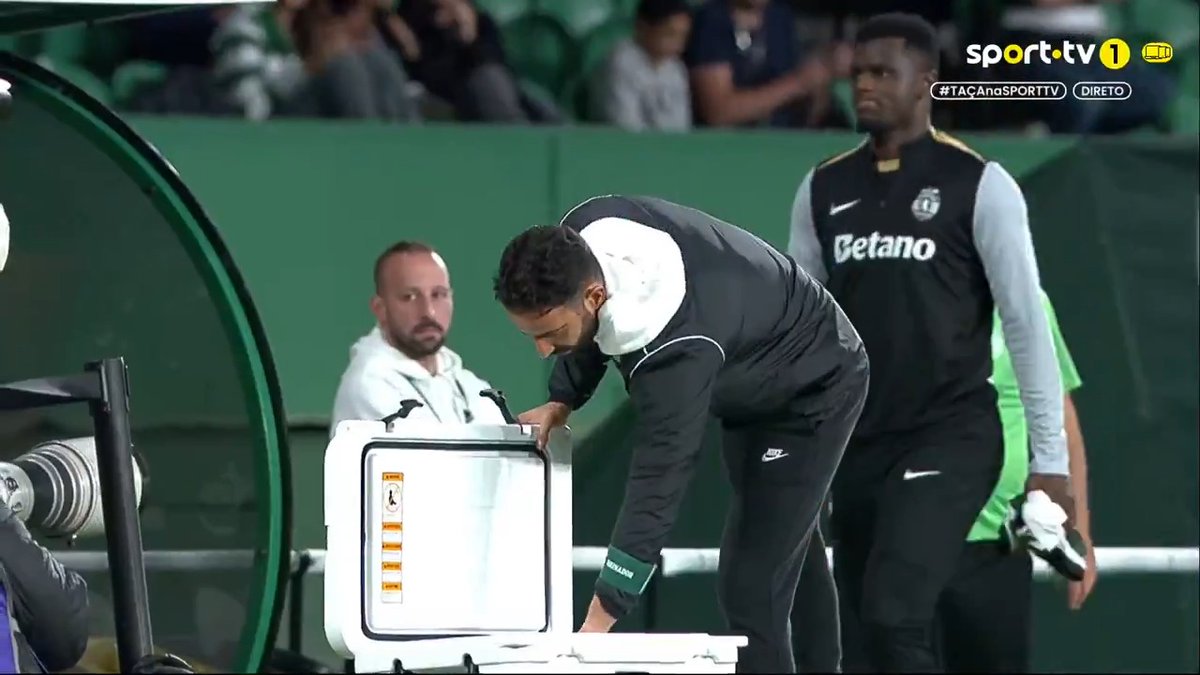 💚 Sporting fans ✖️ Rúben Amorim ahead of his move to Man United.