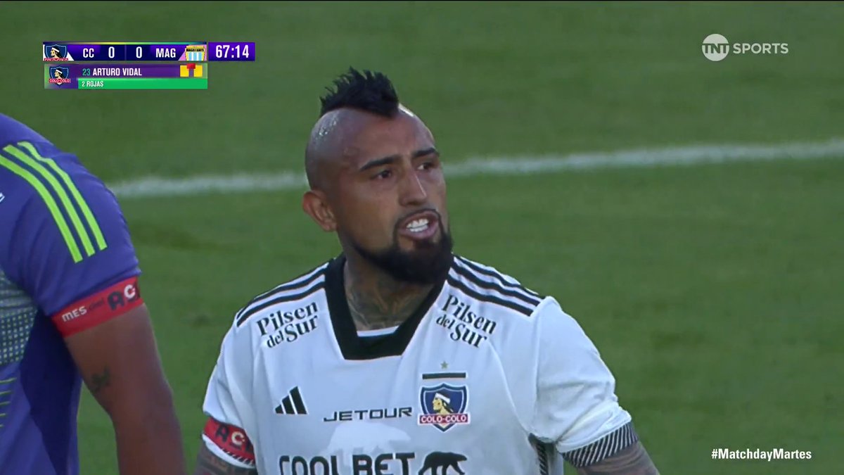 "Colo Colo" Porque Magallanes le rompió bien el ojete por 3-0 en el global y lo eliminó de la Copa Chile. Creían que iban a dar vuelta el resultado y al final la pechearon contra un equipo del ascenso y encima lo echaron a Vidal, alta putita el Cacique.