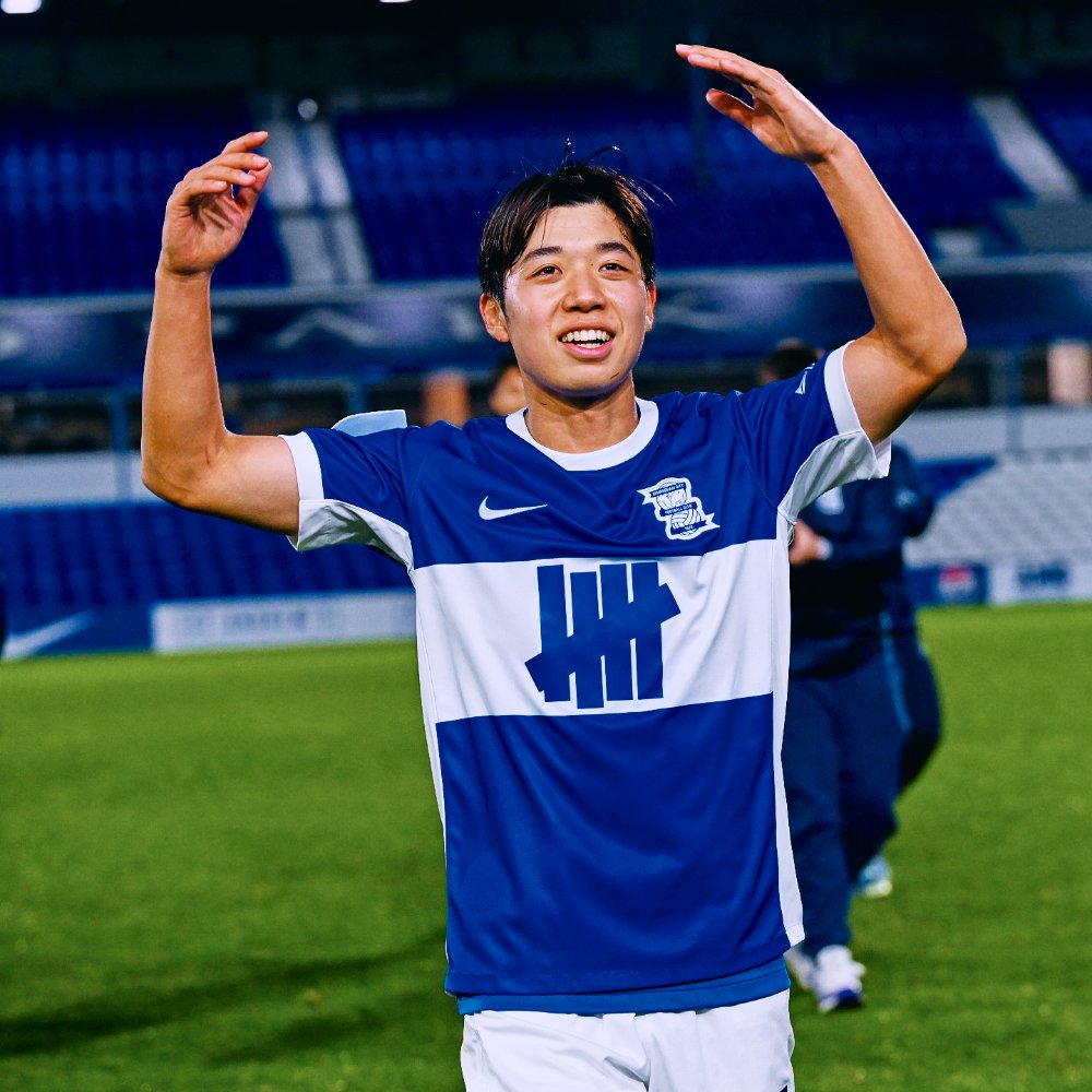 🏴”Ladies and Gentlemen, Ayumu Yokoyama.”🇯🇵 #横山歩夢 が新天地で初ゴール! 今夏に #サガン鳥栖 から英3部 #バーミンガム へ移籍。 EFLトロフィーのフラムU-21戦で、ヒールターンからのニア抜き&ダイレクトボレーで2ゴール。7-1の勝利に貢献している。 🎥:Birmingham City FC