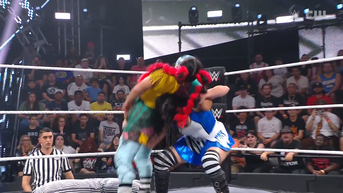 😬 😬 😬 This Casket Match is getting extreme early... #WWENXT