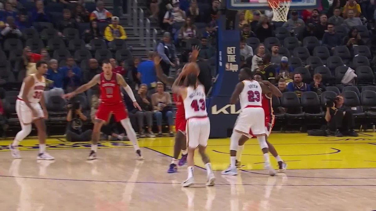 "Still WATERS run deep!" 💦 Reggie Miller highlighting Lindy's 17 point performance in the game thus far ✨