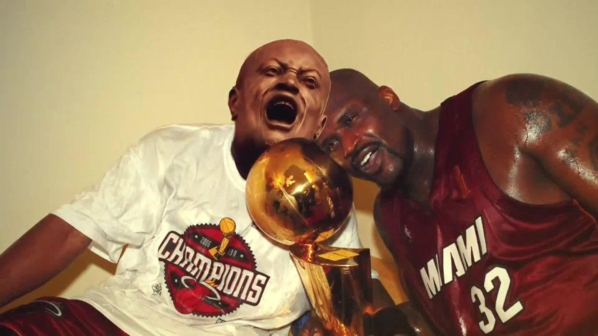D-Wade's statue wins this week's #Shaqtin! 🗿