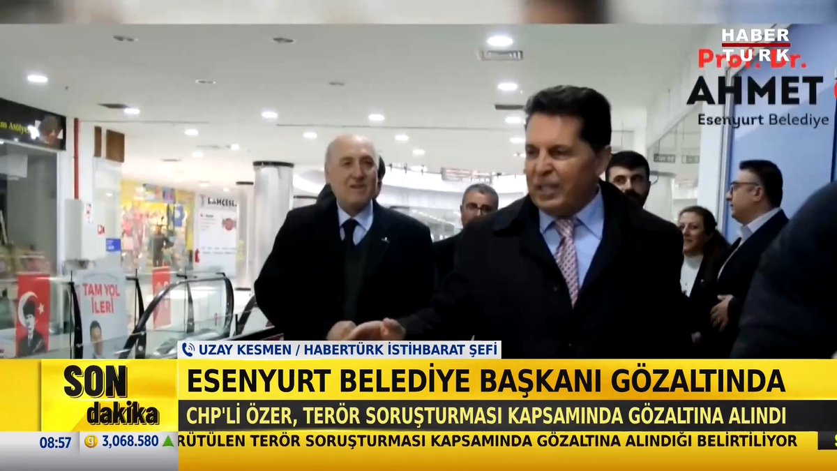 PKK/KCK terör örgütünün mensup ve faaliyetlerinin tespit edilmesine yönelik yürütülen soruşturma kapsamında Esenyurt Belediye Başkanı Ahmet Özer gözaltına alındı. Ahmet Özer'in evinde ve belediyede arama yapılıyor.