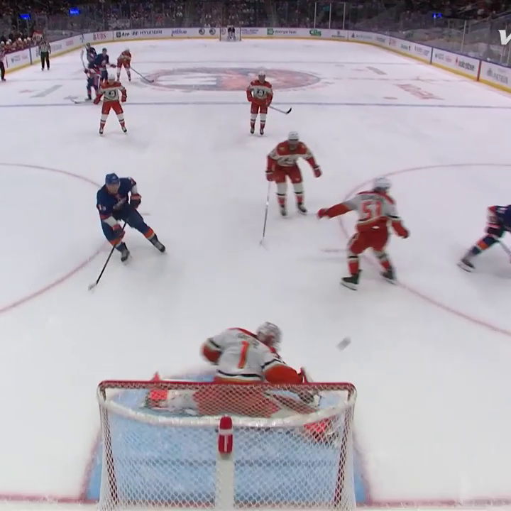 Nejlepší gólman NHL je ČECH 🇨🇿 Lukáš DOSTÁL 🏆 s neskutečnou formou a enormně stabilními výkony. 40 zákroků při výhře Ducks 3:1 nad Islanders, klobouček. 🤠 94,2 % úspěšnost, průměr 2.00... v Anaheimu!!!