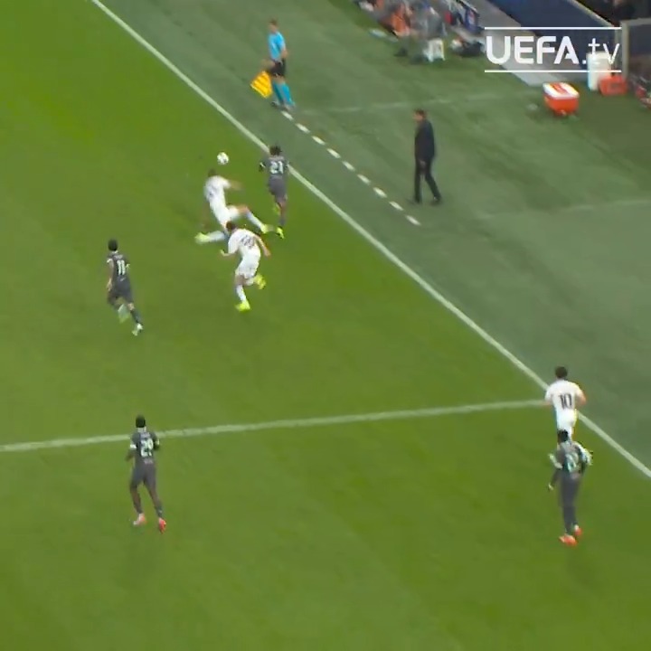 Chukwueze's chip touch to avoid the challenge 🥵 #UCL