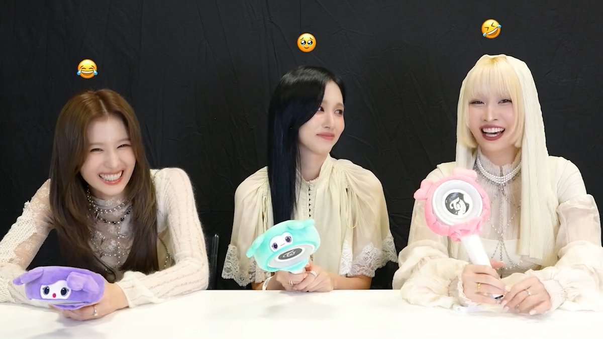 Mina's little pout and whining when she's the only one doing the fanchant + Sana and Momo laughing at her, she really is the maknae of MISAMO 🥺🥺