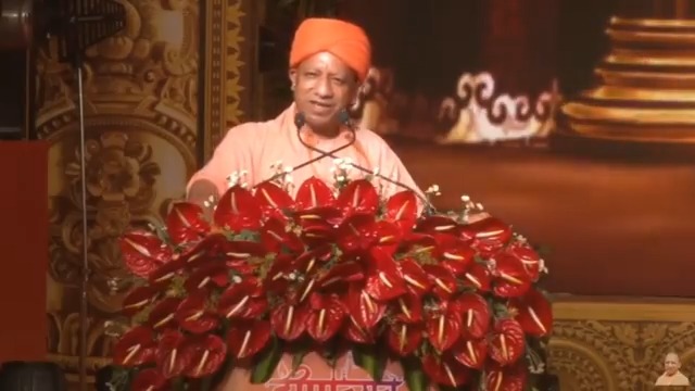 बड़े-बड़े गुंडे और दुर्दांत माफियाओं के ऊपर जब बजरंगबली की गदा चलती है... तो 'वे' भी वैसे ही तड़पते हैं जैसे 'खर और दूषण' तड़पते हुए मारे गए थे...