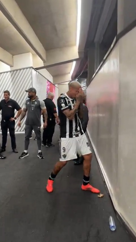 De frente pro vestiário do River