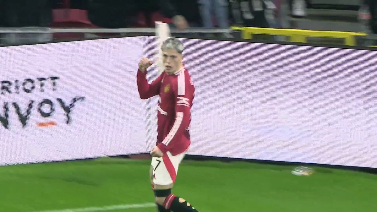 Alejandro Garnacho scores Man United's second goal 👏