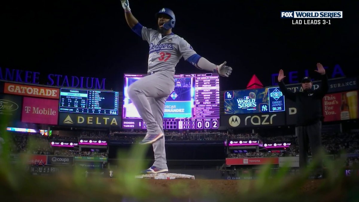 THIS GAME IS BANANAS! ๐ฑ #WorldSeries
