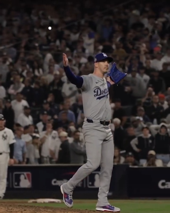 Start the party, Los Angeles! ๐ #WorldSeries